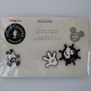 Disney Mickey Mouse Pin Set